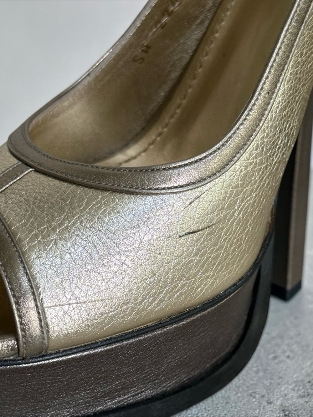 Yves Saint Laurent Gold Metallic Peep-Toe Slingback Platform Heels! Size 9.5 /40 - Picture 14 of 16